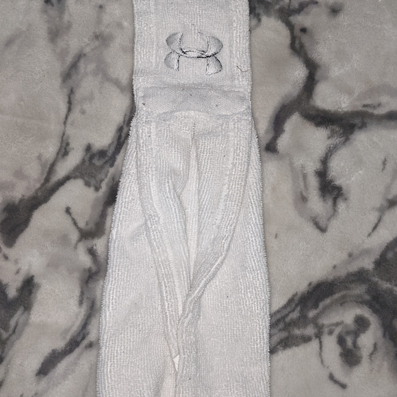 Under Armour Football Towel - Picture 2 of 3